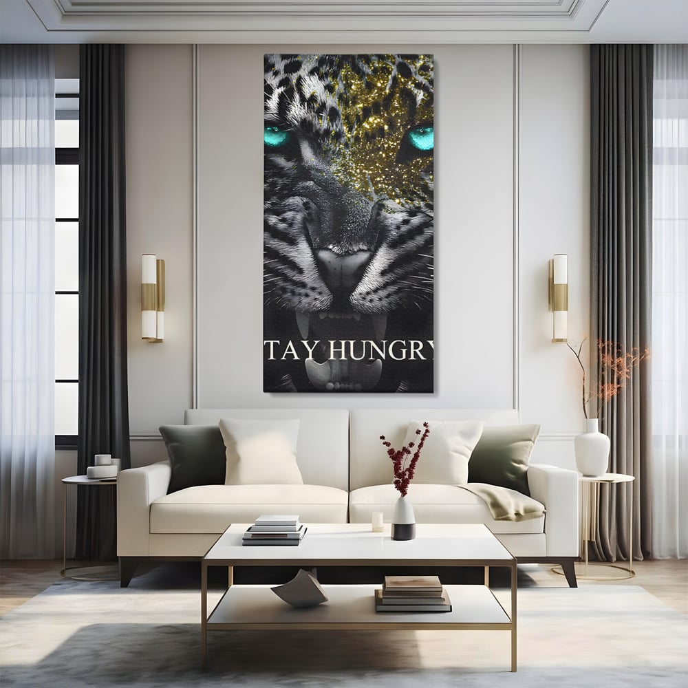 Tablou canvas cu tablou canvas cu leu fioros, fara rama, pe sasiu de lemn, pe perete intr-un living